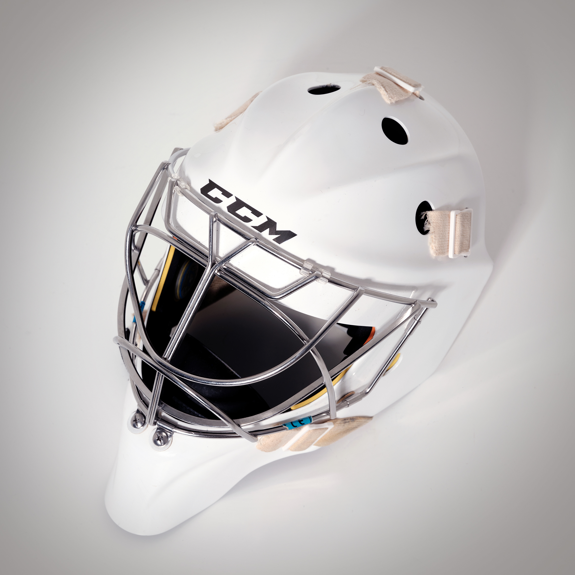 Goalie helmet