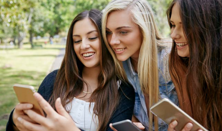 teens on cell phones